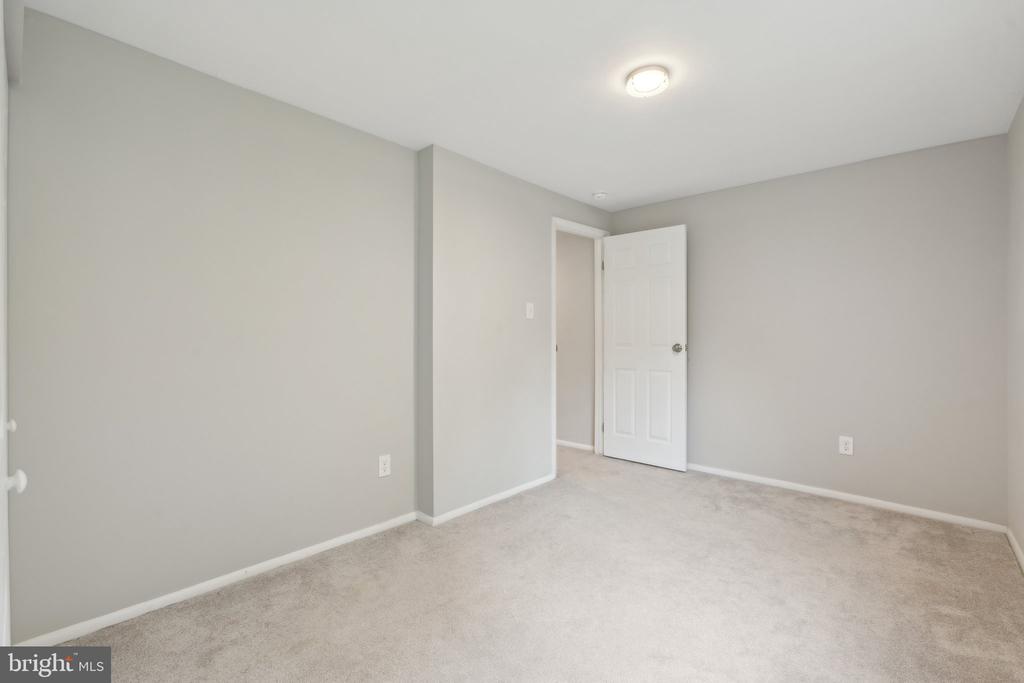 6842 HEATHERWAY COURT