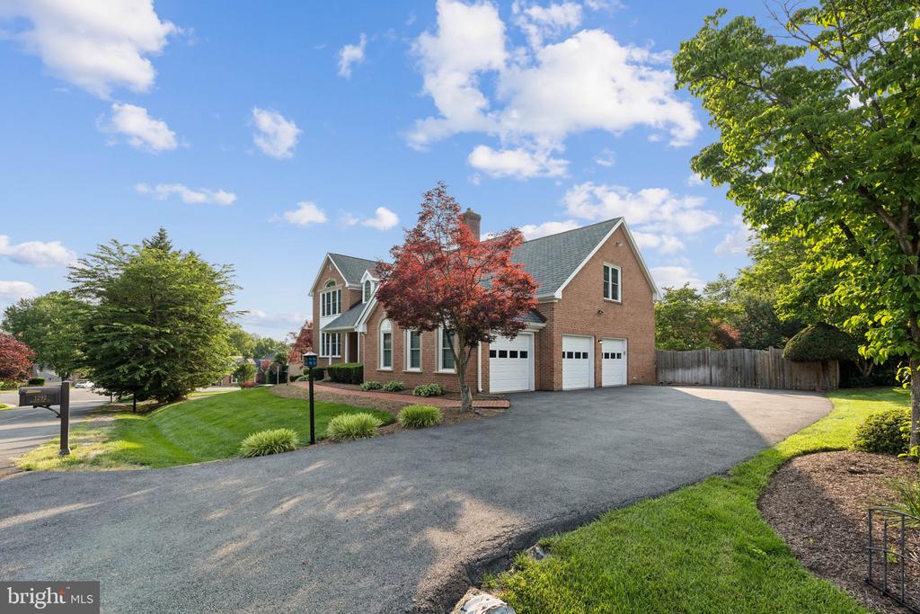 1292 MIDDLETON COURT