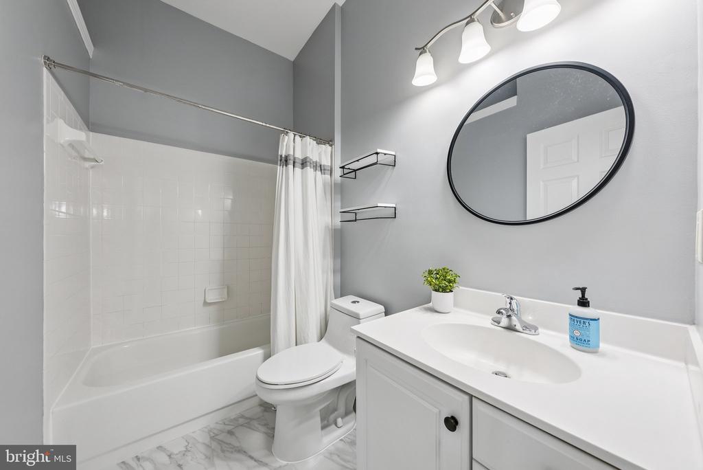 5562 JOWETT COURT