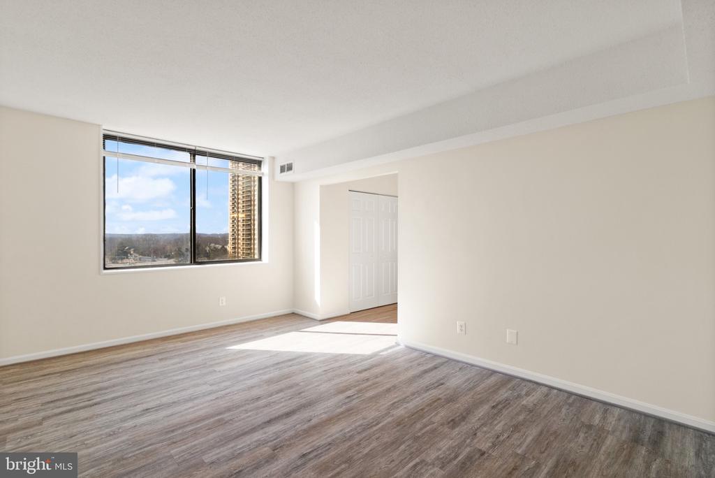 3713 S GEORGE MASON DRIVE 906W