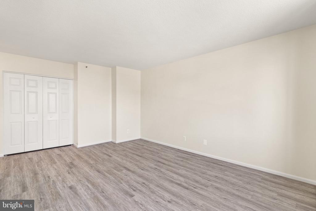 3713 S GEORGE MASON DRIVE 906W