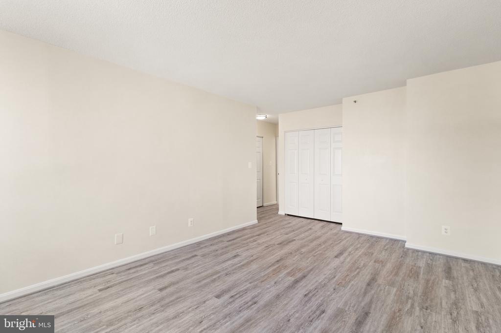 3713 S GEORGE MASON DRIVE 906W