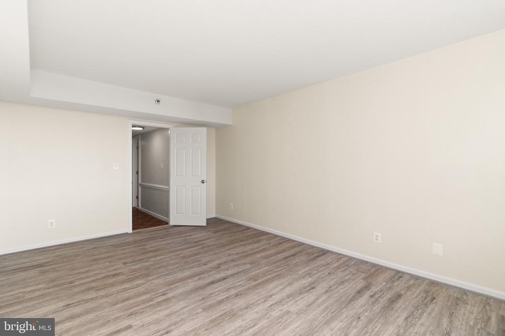 3713 S GEORGE MASON DRIVE 906W