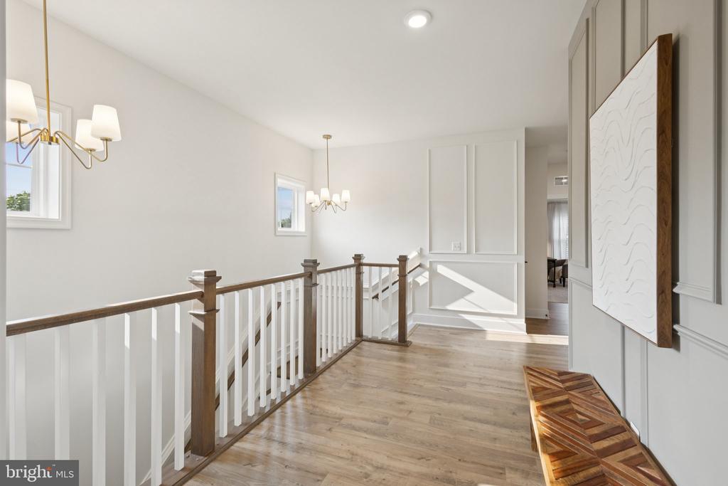 3880 HILLVIEW COURT