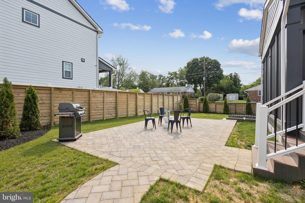 3880 HILLVIEW COURT