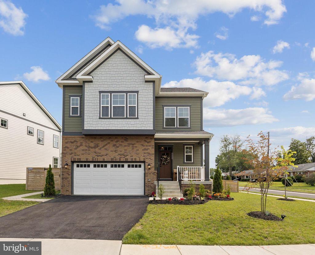 3880 HILLVIEW COURT
