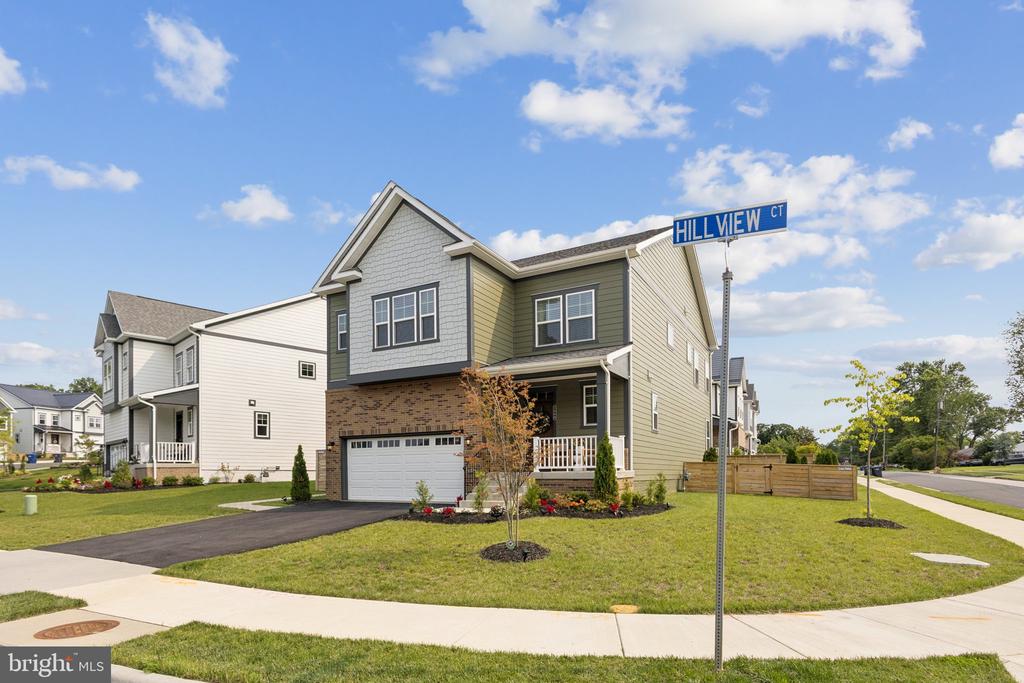 3880 HILLVIEW COURT