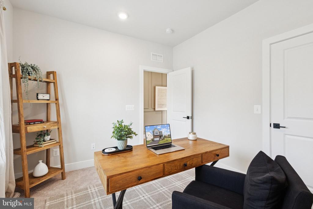 3880 HILLVIEW COURT