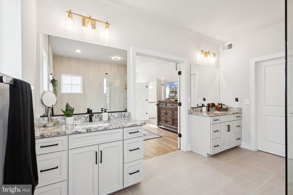 3880 HILLVIEW COURT