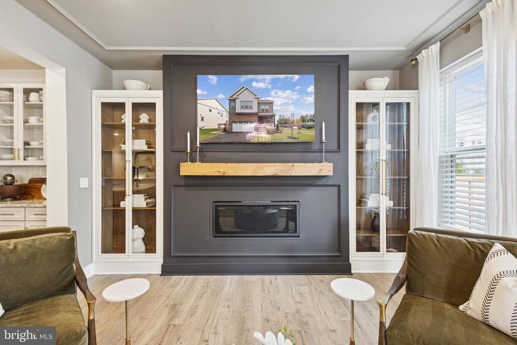 3880 HILLVIEW COURT