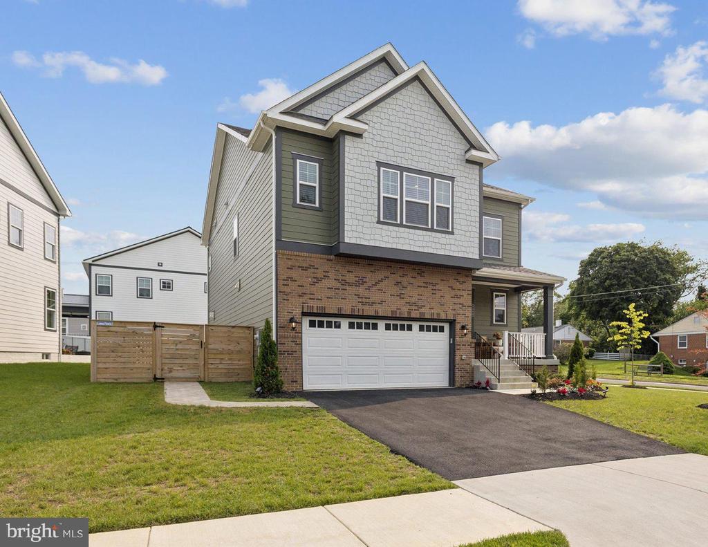 3880 HILLVIEW COURT
