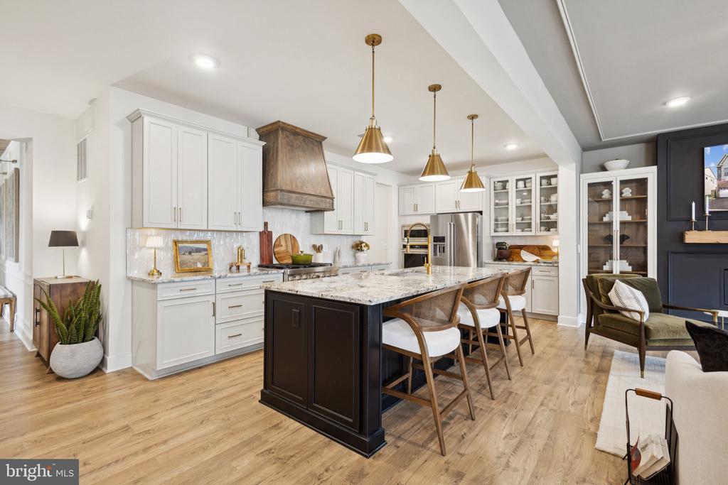 3880 HILLVIEW COURT