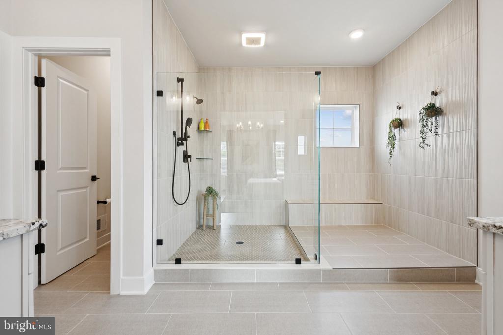 3880 HILLVIEW COURT