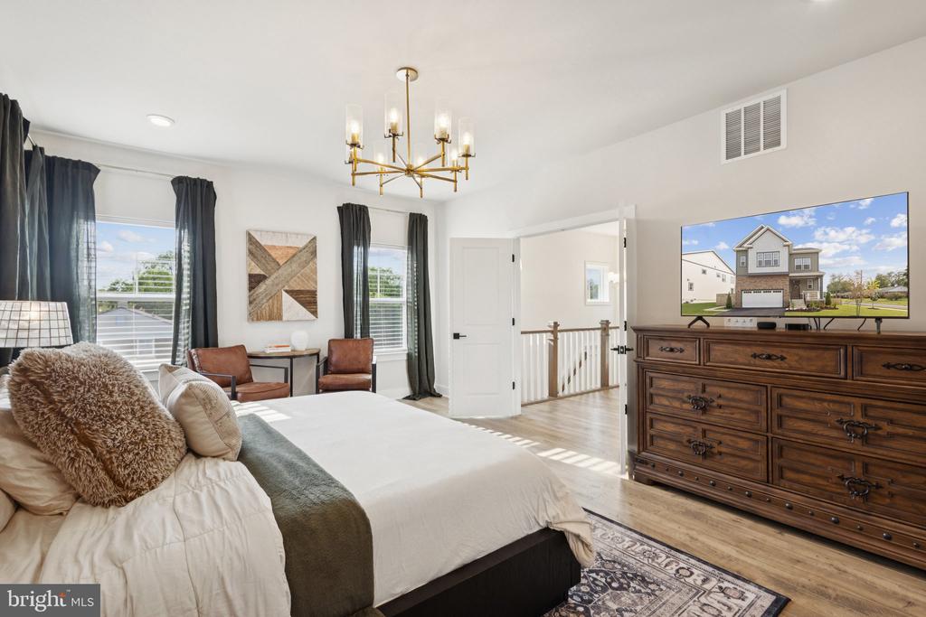 3880 HILLVIEW COURT