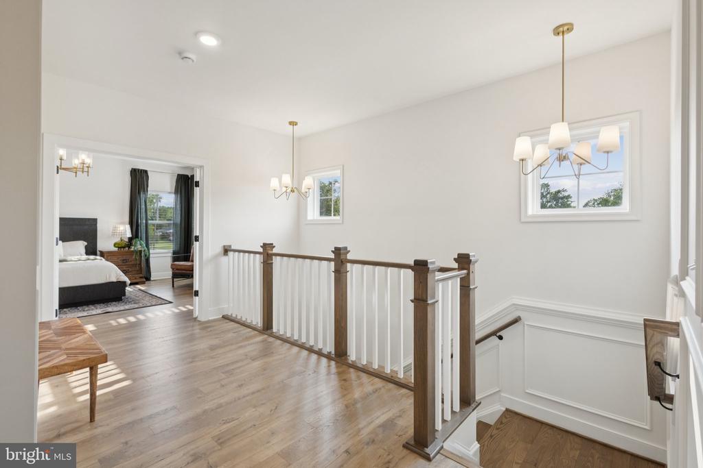 3880 HILLVIEW COURT