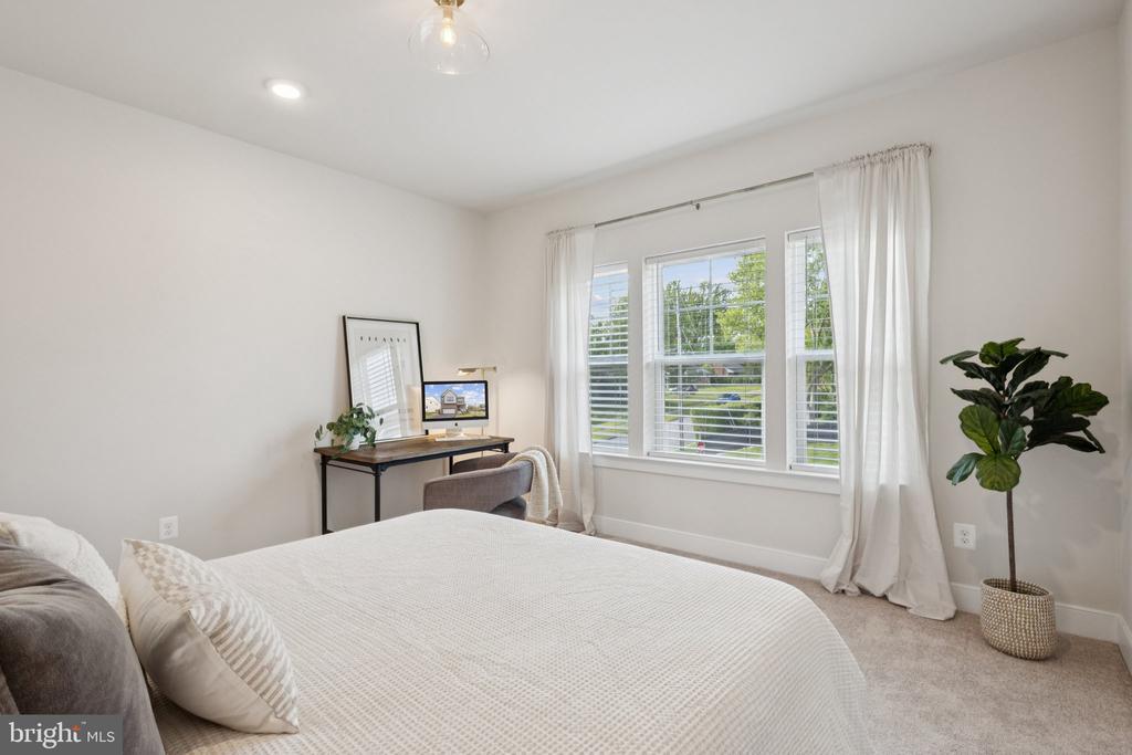 3880 HILLVIEW COURT