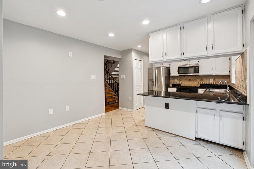 5790 BURKE TOWNE COURT