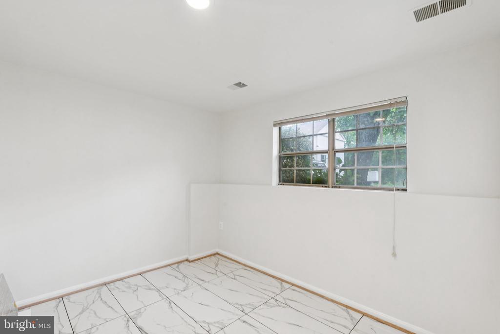 5790 BURKE TOWNE COURT