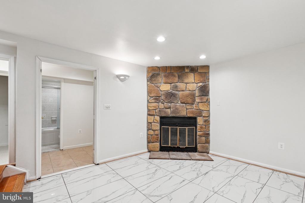 5790 BURKE TOWNE COURT