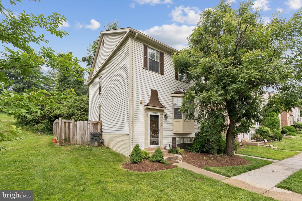 5790 BURKE TOWNE COURT