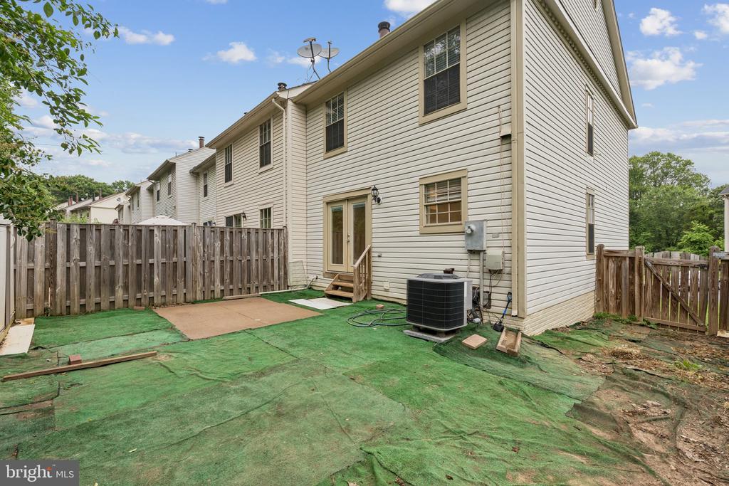 5790 BURKE TOWNE COURT