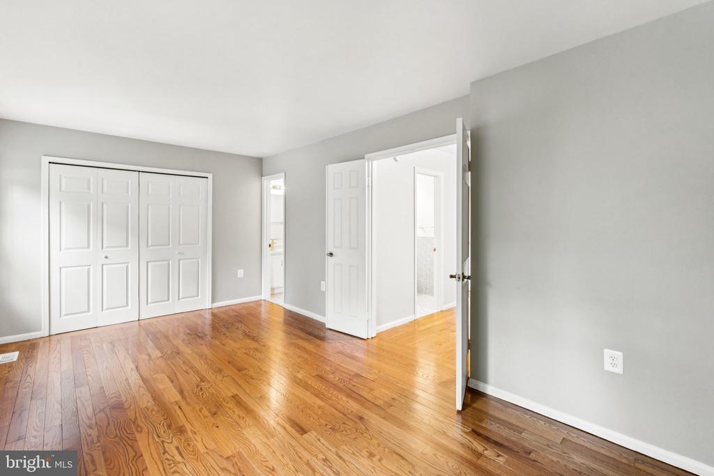 5790 BURKE TOWNE COURT