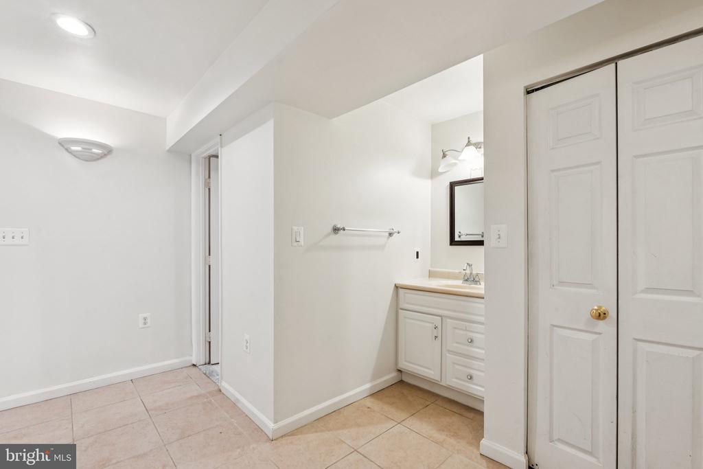 5790 BURKE TOWNE COURT