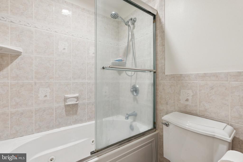 5790 BURKE TOWNE COURT