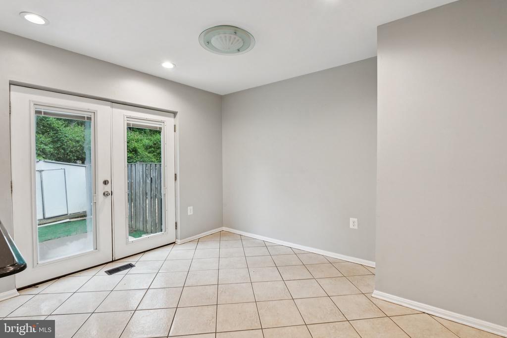 5790 BURKE TOWNE COURT