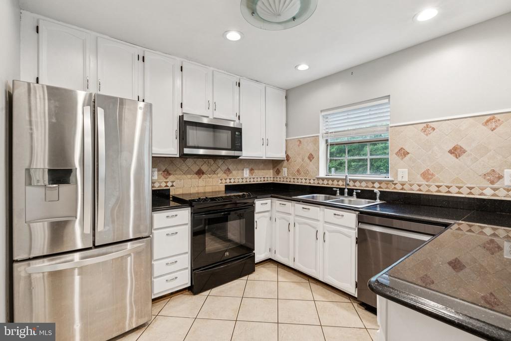 5790 BURKE TOWNE COURT