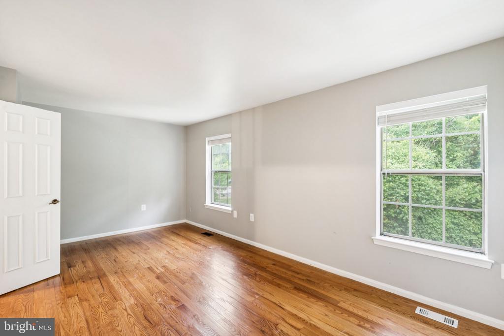 5790 BURKE TOWNE COURT