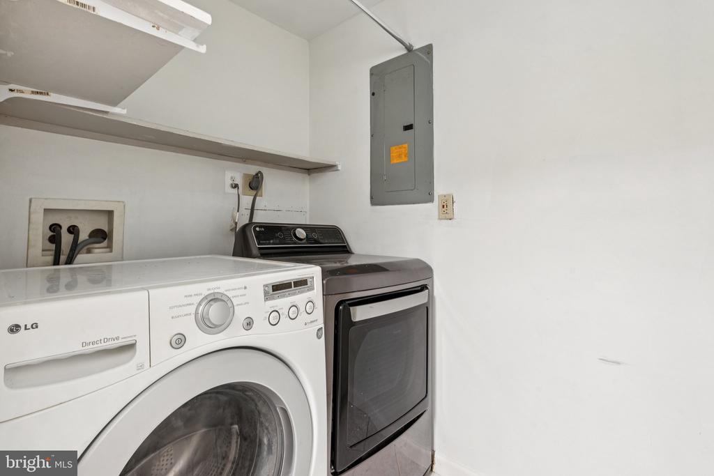 5790 BURKE TOWNE COURT