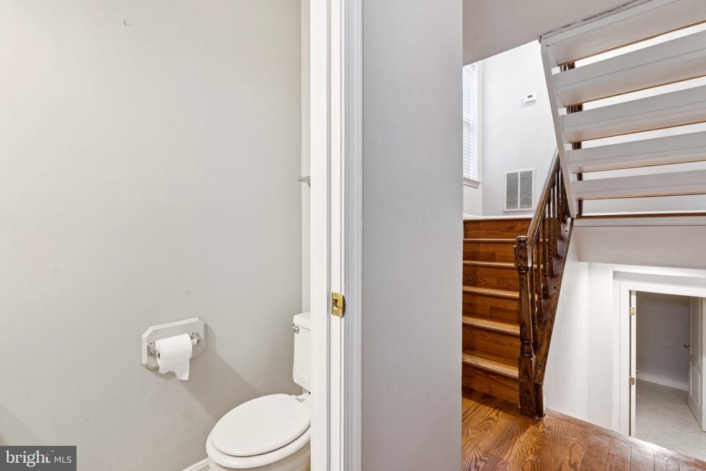 5790 BURKE TOWNE COURT