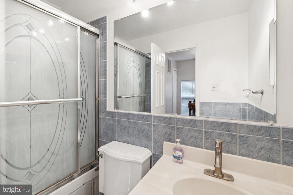 5790 BURKE TOWNE COURT