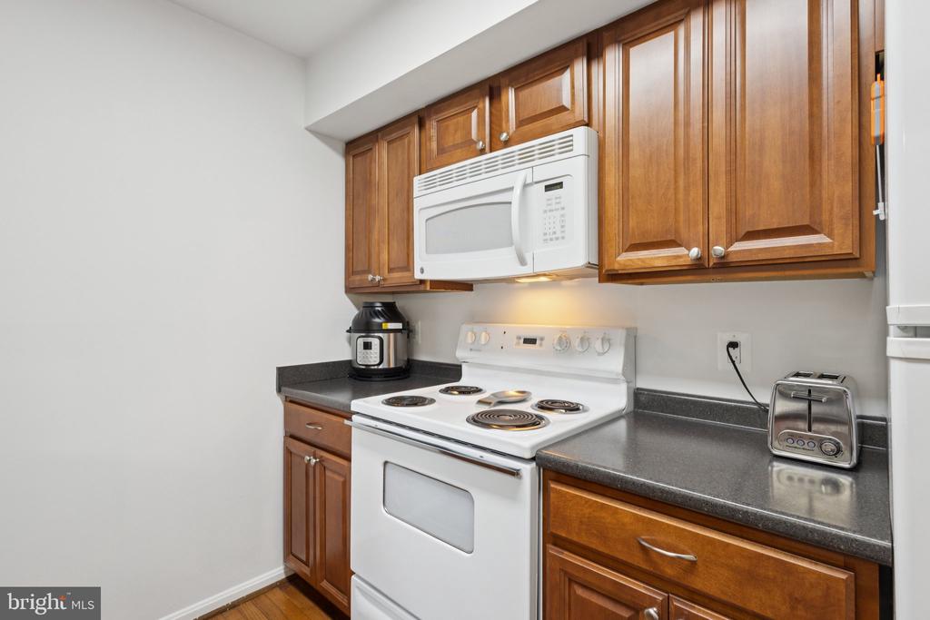 5807 ORCHARD HILL COURT 5807