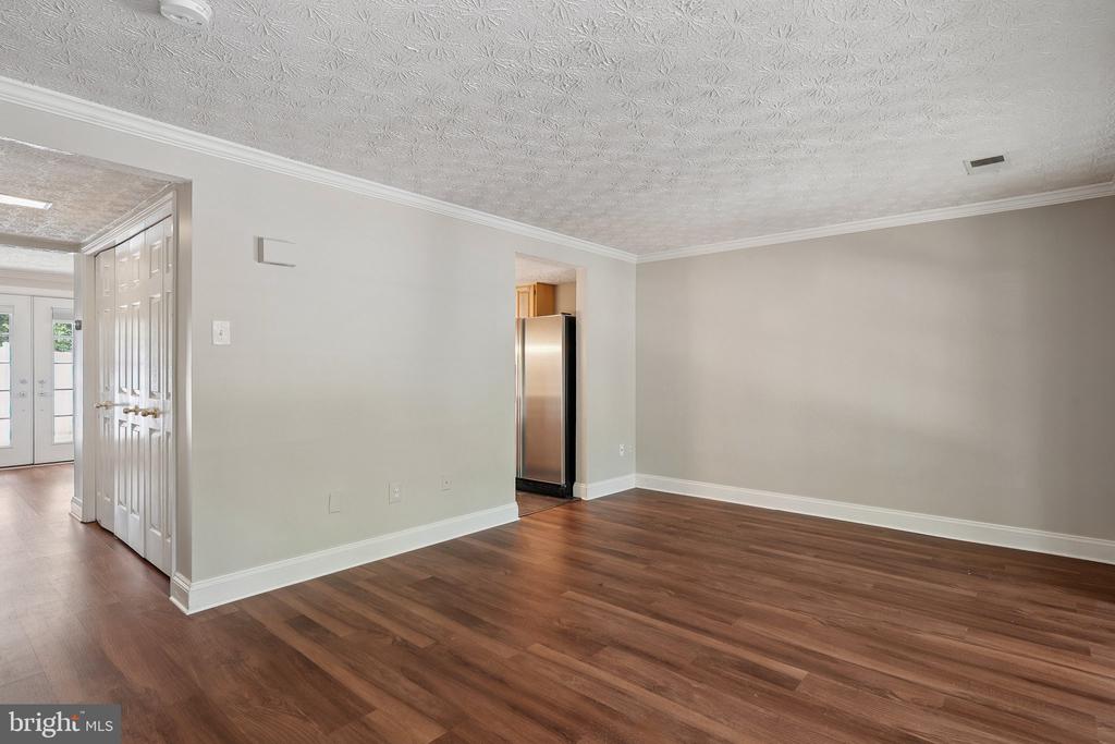 1511 TWISTED OAK DRIVE