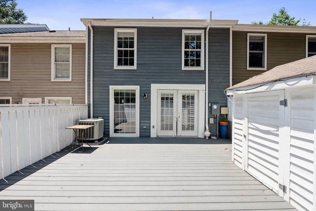 1511 TWISTED OAK DRIVE