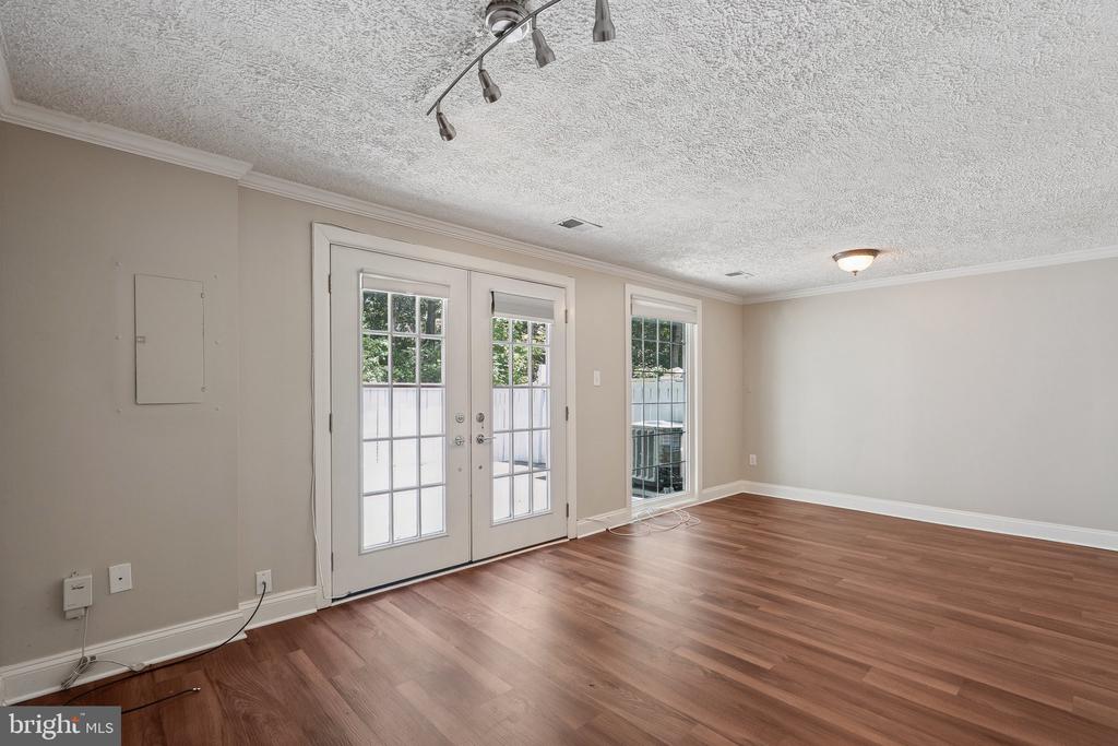 1511 TWISTED OAK DRIVE