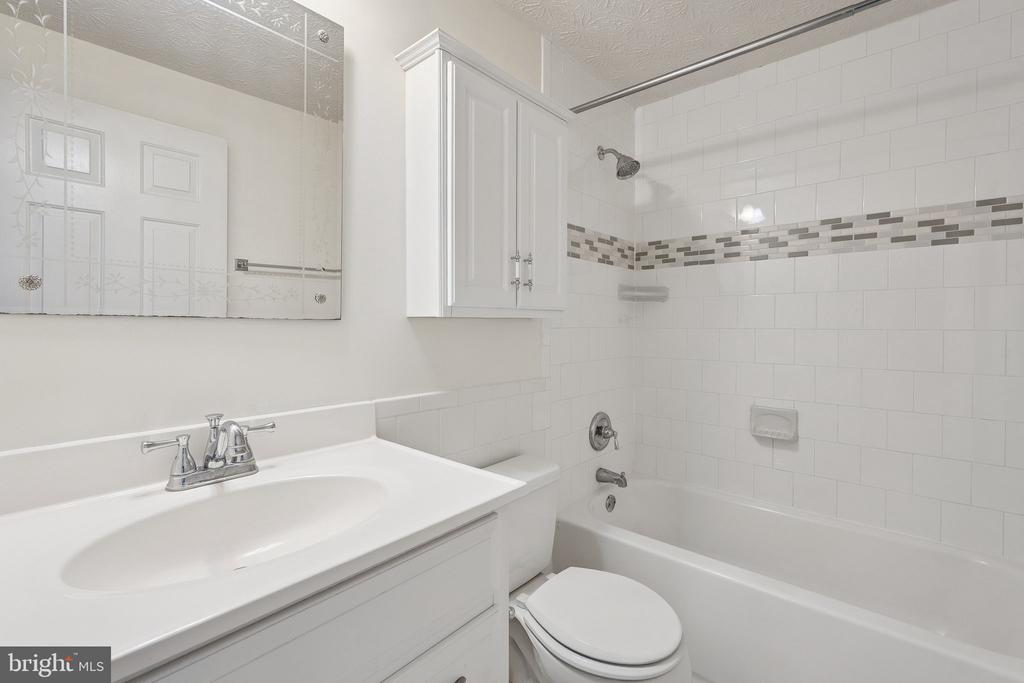 1511 TWISTED OAK DRIVE