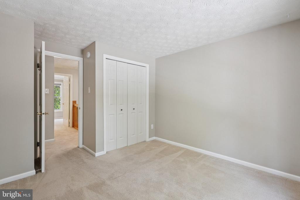 1511 TWISTED OAK DRIVE