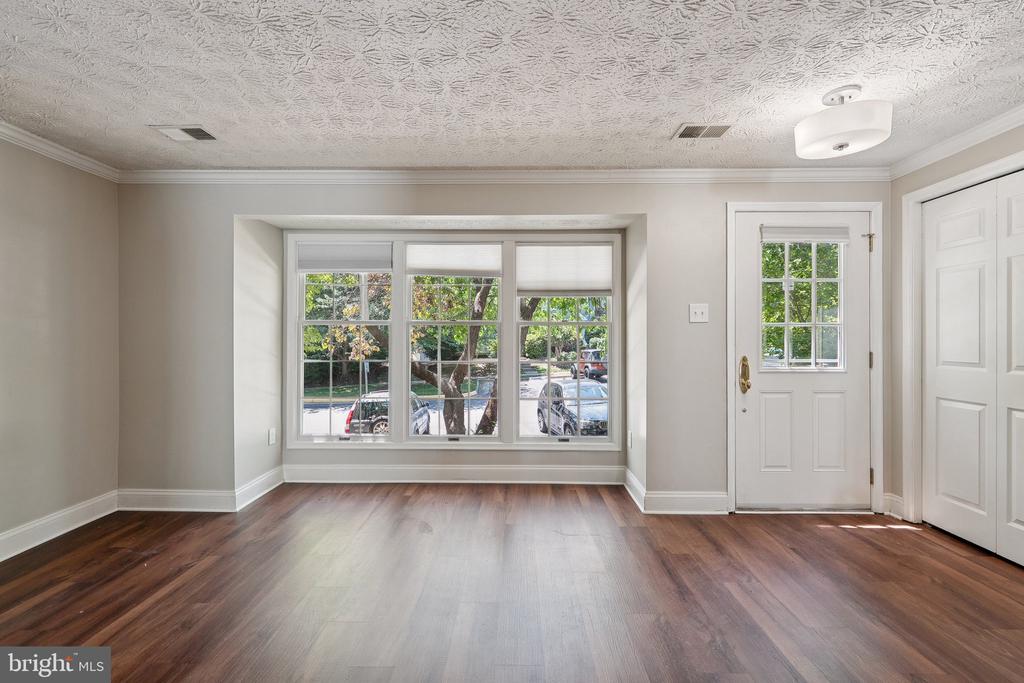 1511 TWISTED OAK DRIVE