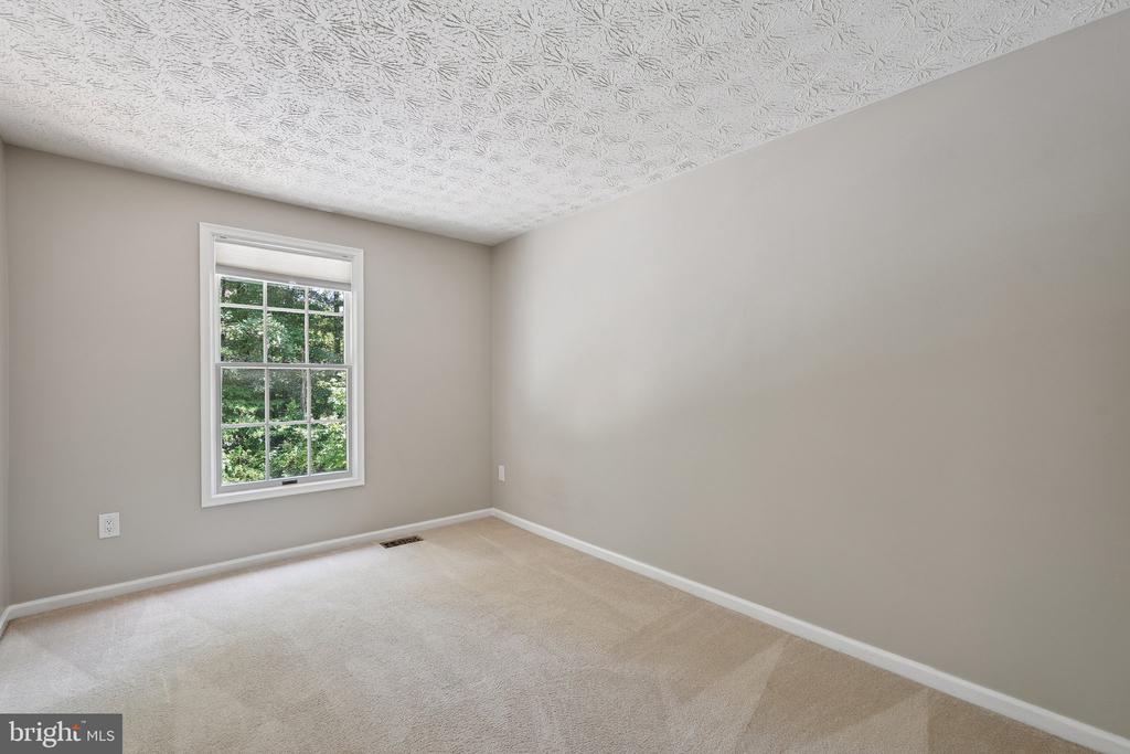 1511 TWISTED OAK DRIVE