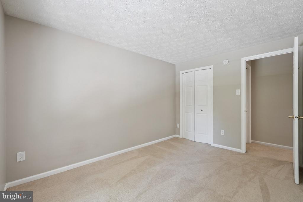1511 TWISTED OAK DRIVE