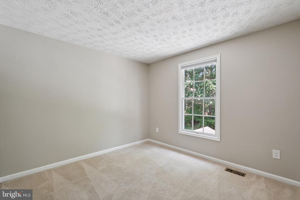 1511 TWISTED OAK DRIVE