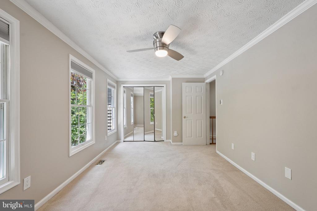 1511 TWISTED OAK DRIVE