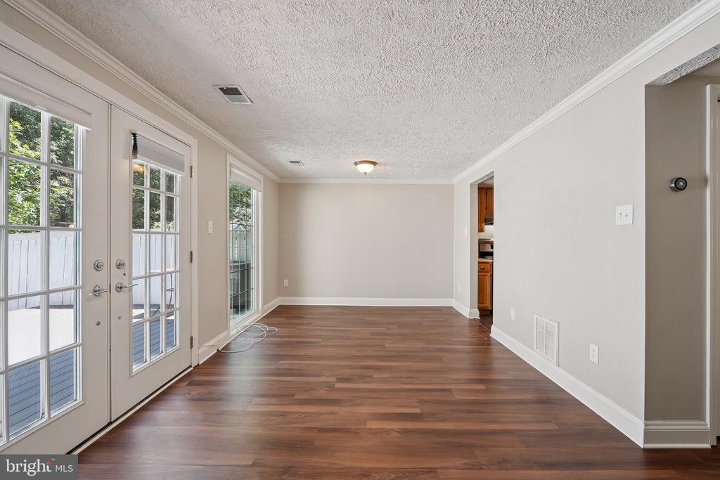 1511 TWISTED OAK DRIVE