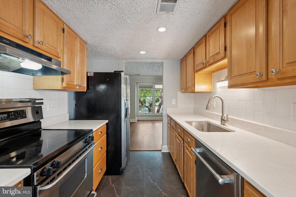 1511 TWISTED OAK DRIVE