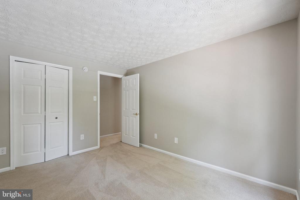 1511 TWISTED OAK DRIVE
