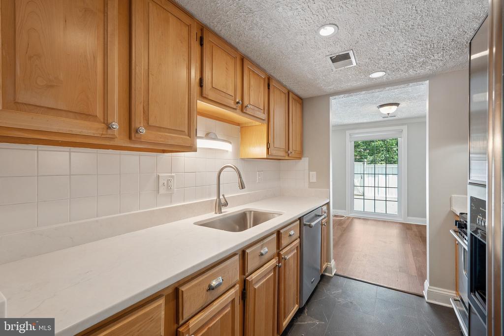 1511 TWISTED OAK DRIVE
