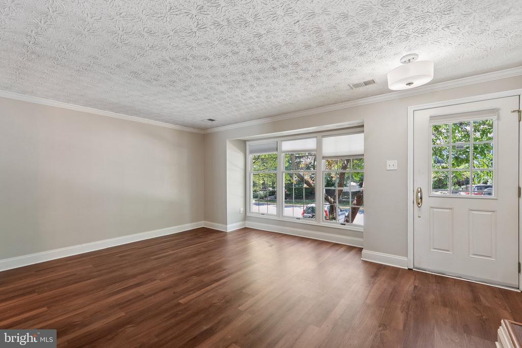1511 TWISTED OAK DRIVE